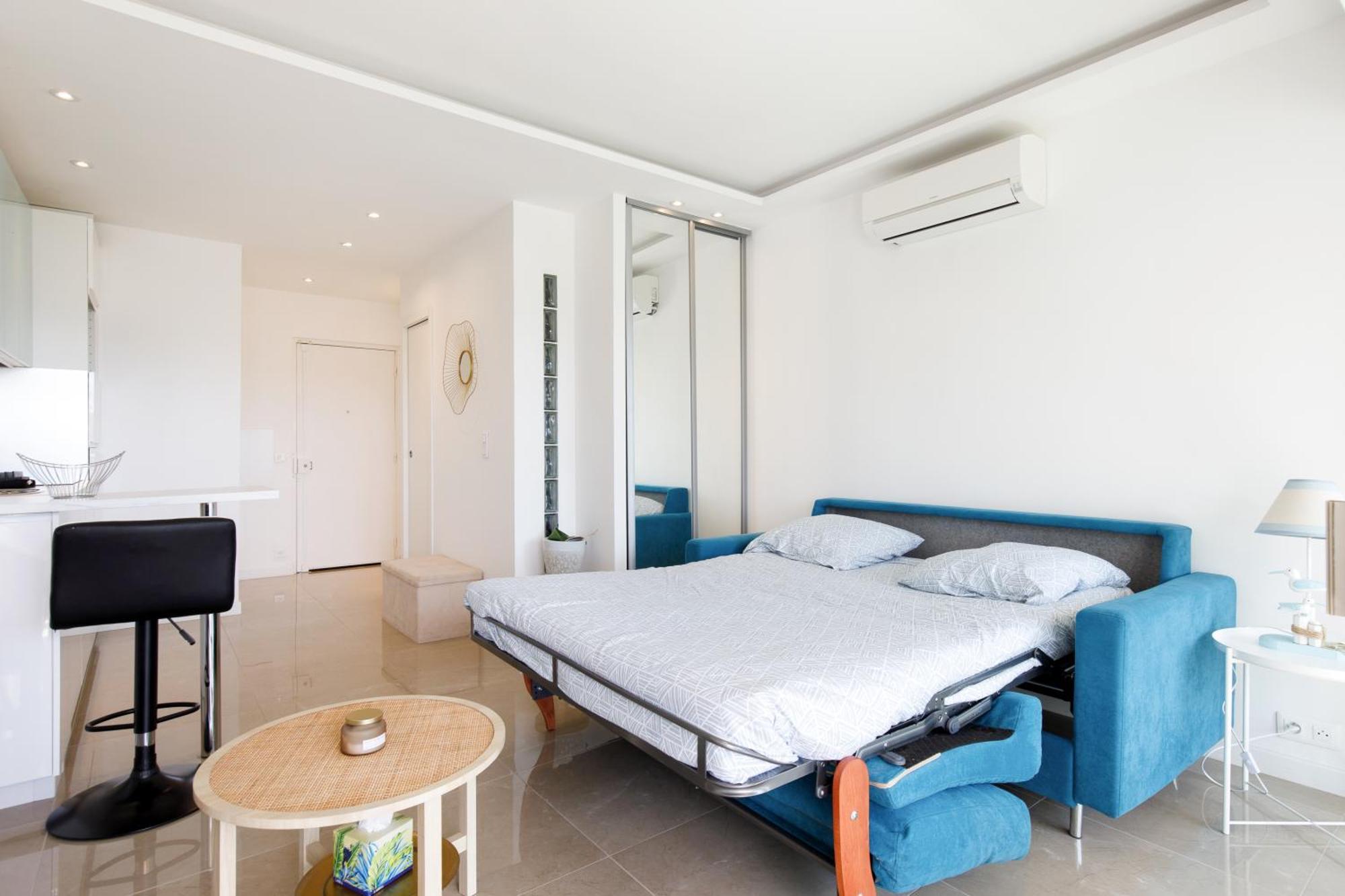 Cannes-vue Esterel-balcon-plage Apartment
