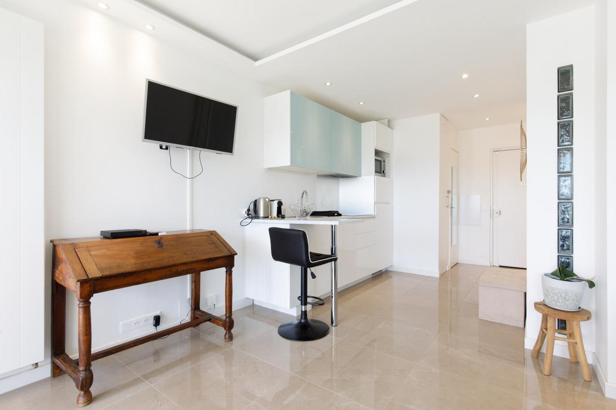 Cannes-vue Esterel-balcon-plage * Cannes
