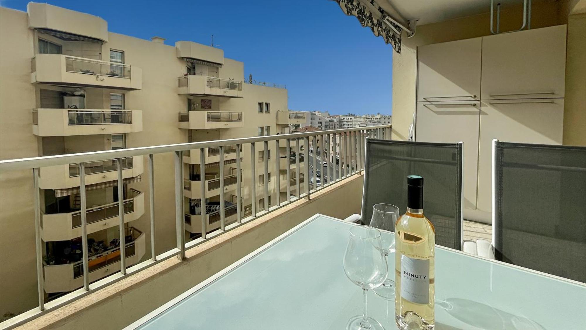 2 Modern, Terrace And Parking Apartment