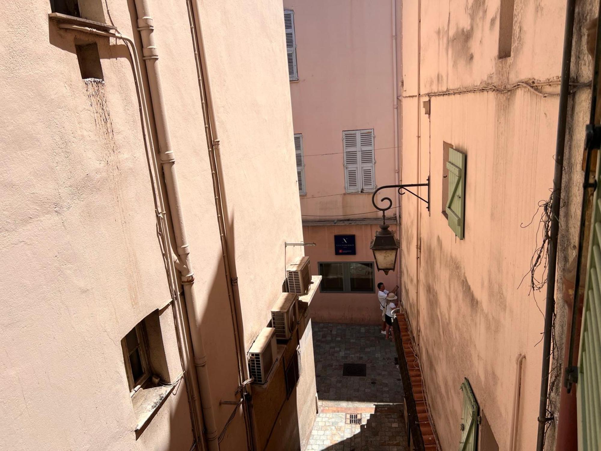 B032 Grand Au Marche Forville Cannes