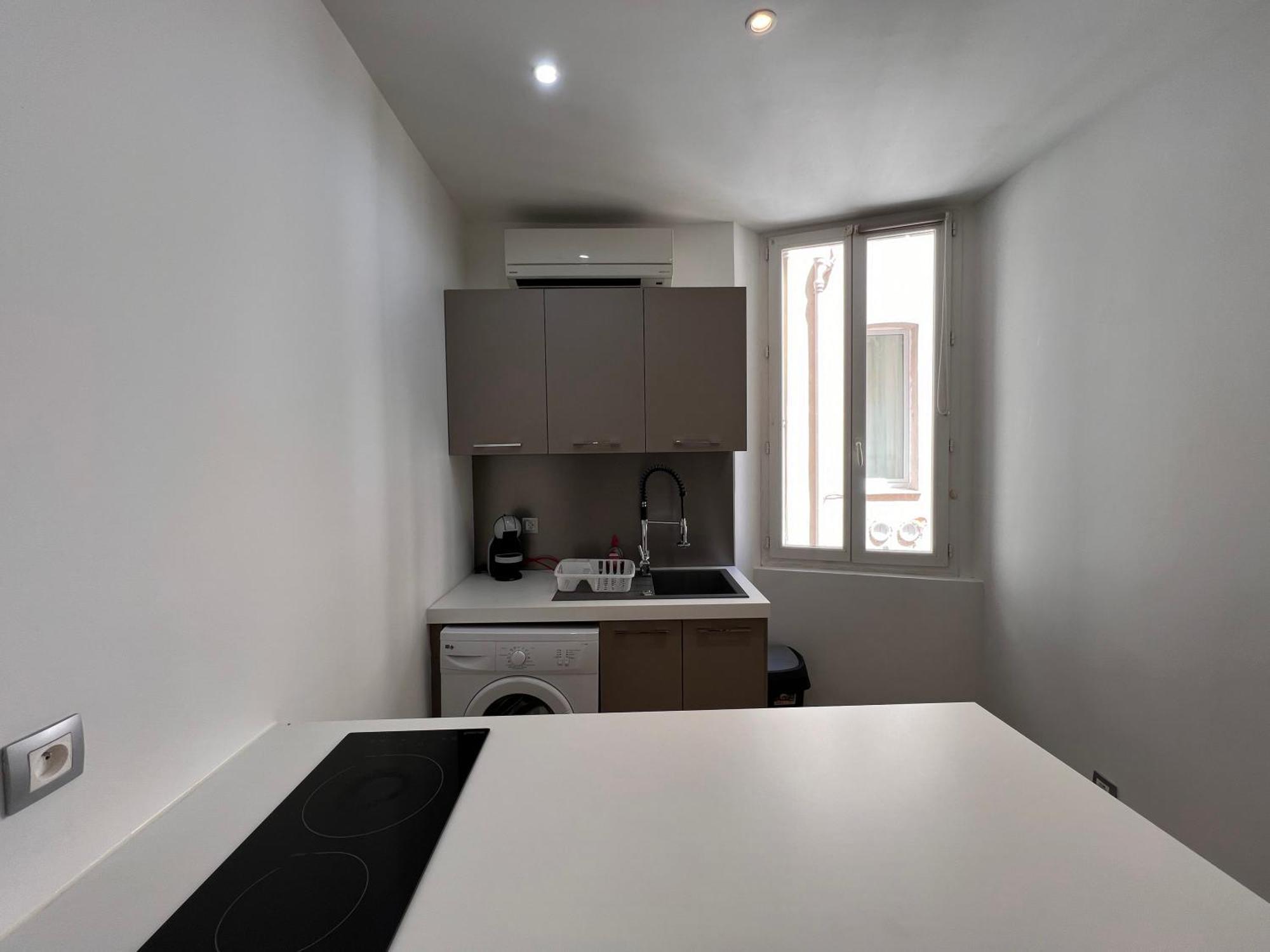 B032 Grand Au Marche Forville Apartment Cannes