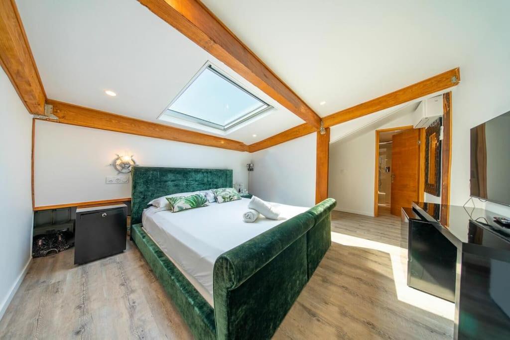 Apartment Elegant Duplex, Very Well Equipped, Close To Shops