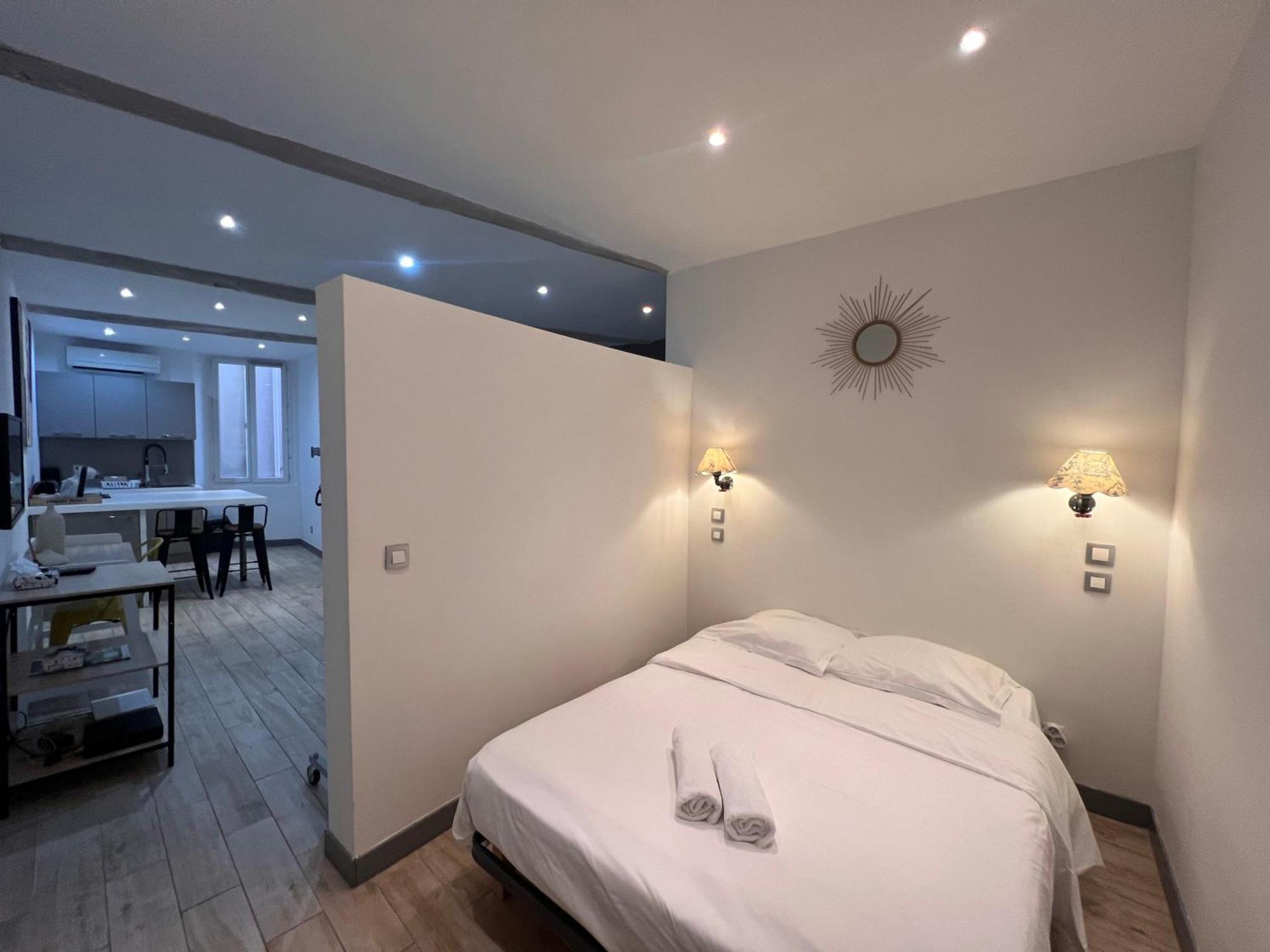 B032 Grand Au Marche Forville Apartment