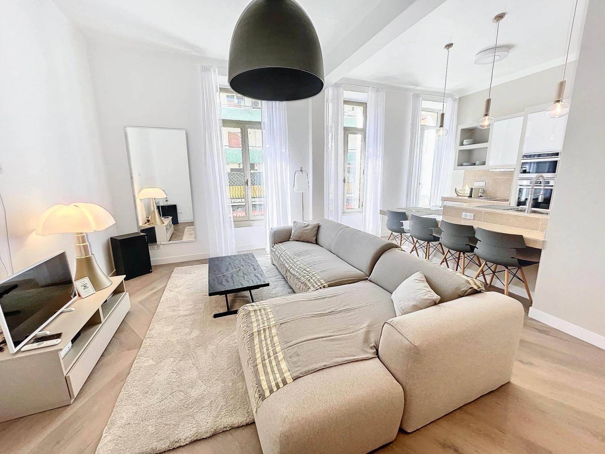 Apartment Vidal: Modern Antibes Near Sncf Station *