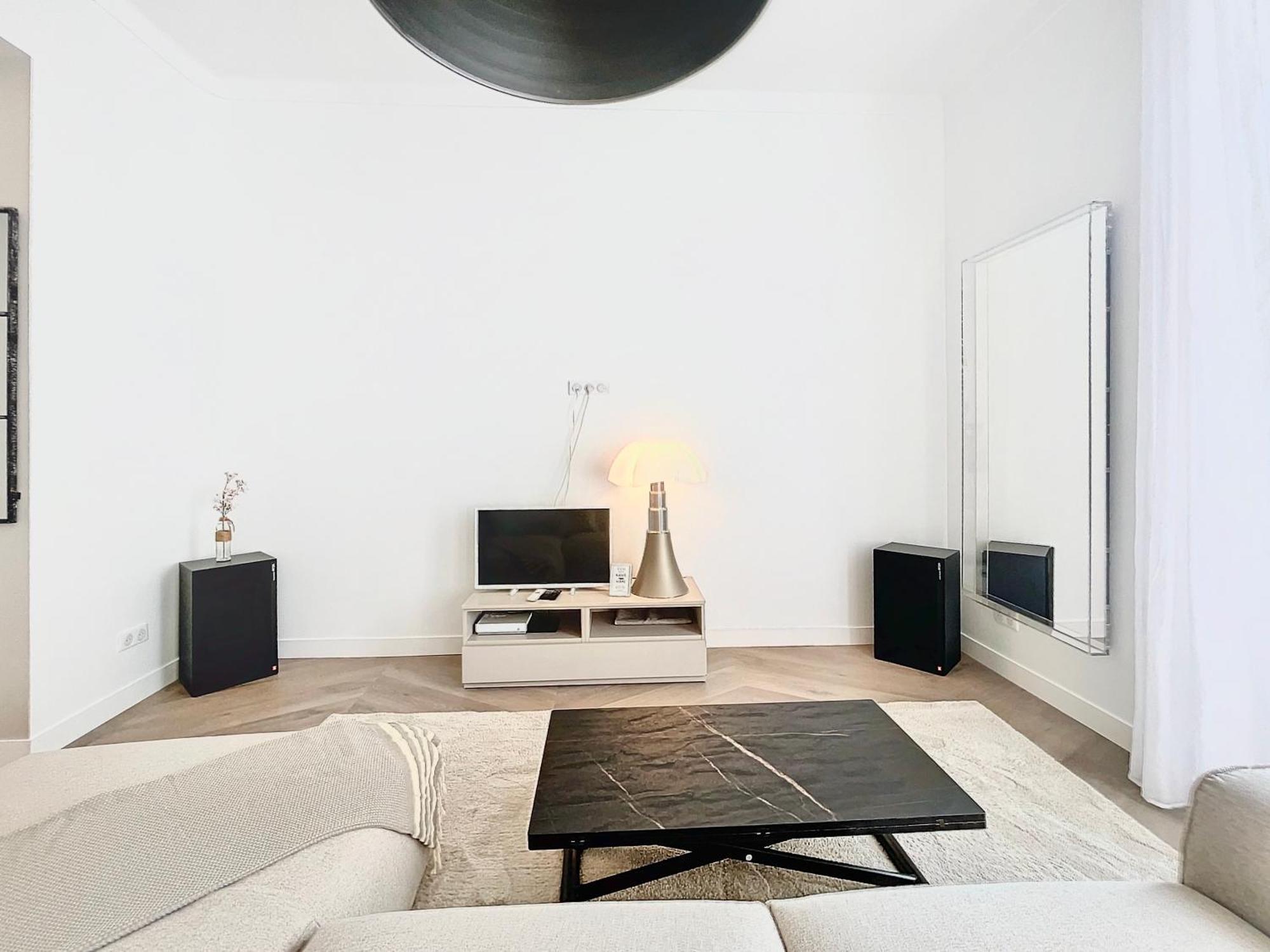 Vidal: Modern Antibes Near Sncf Station Apartment Cannes