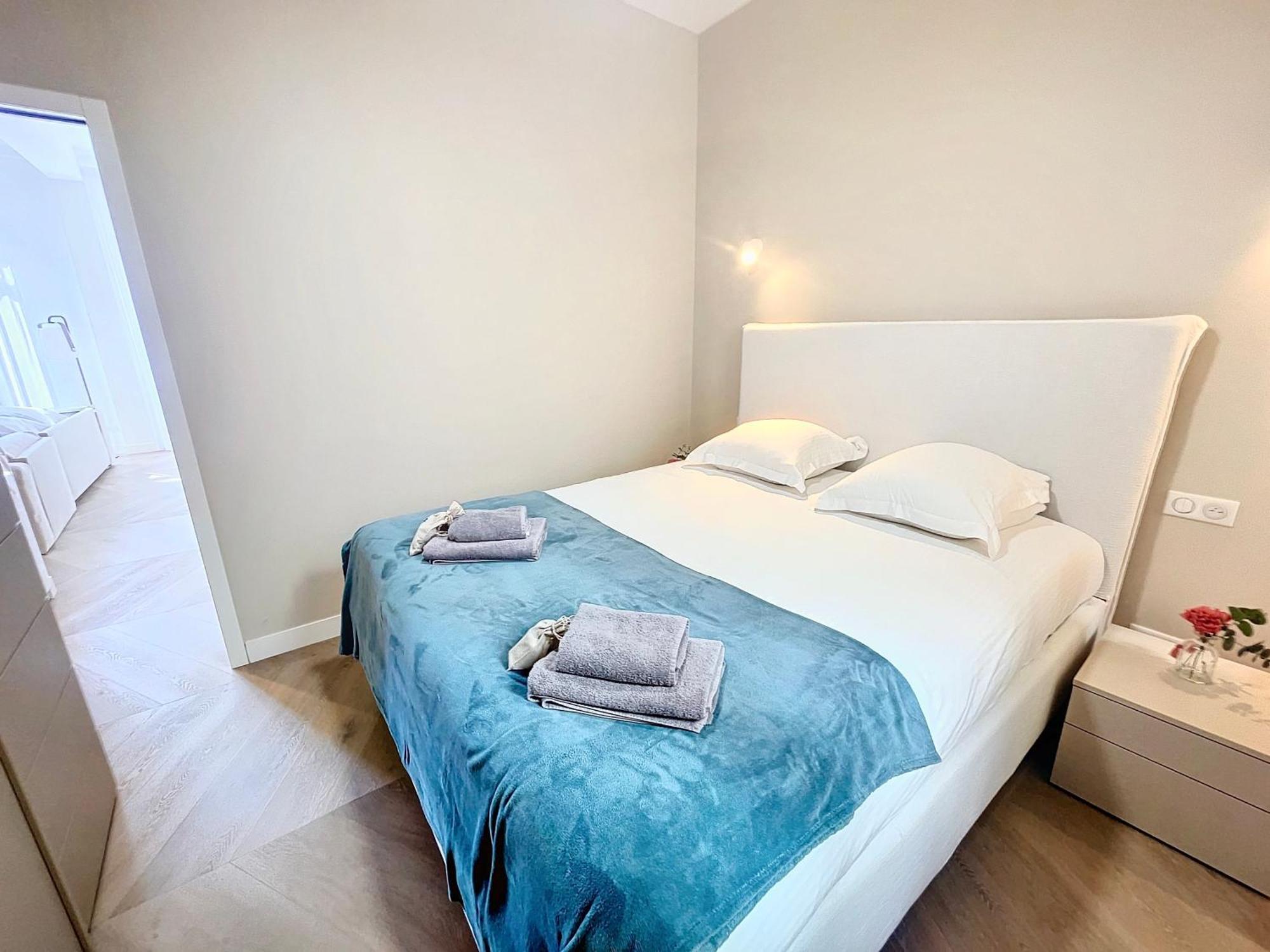 Vidal: Modern Antibes Near Sncf Station Apartment Cannes