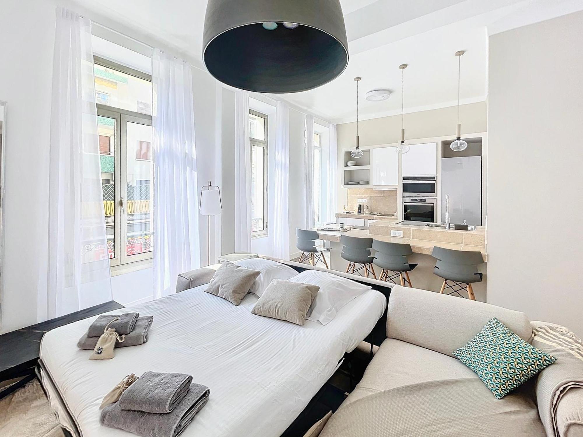 Vidal: Modern Antibes Near Sncf Station * Cannes