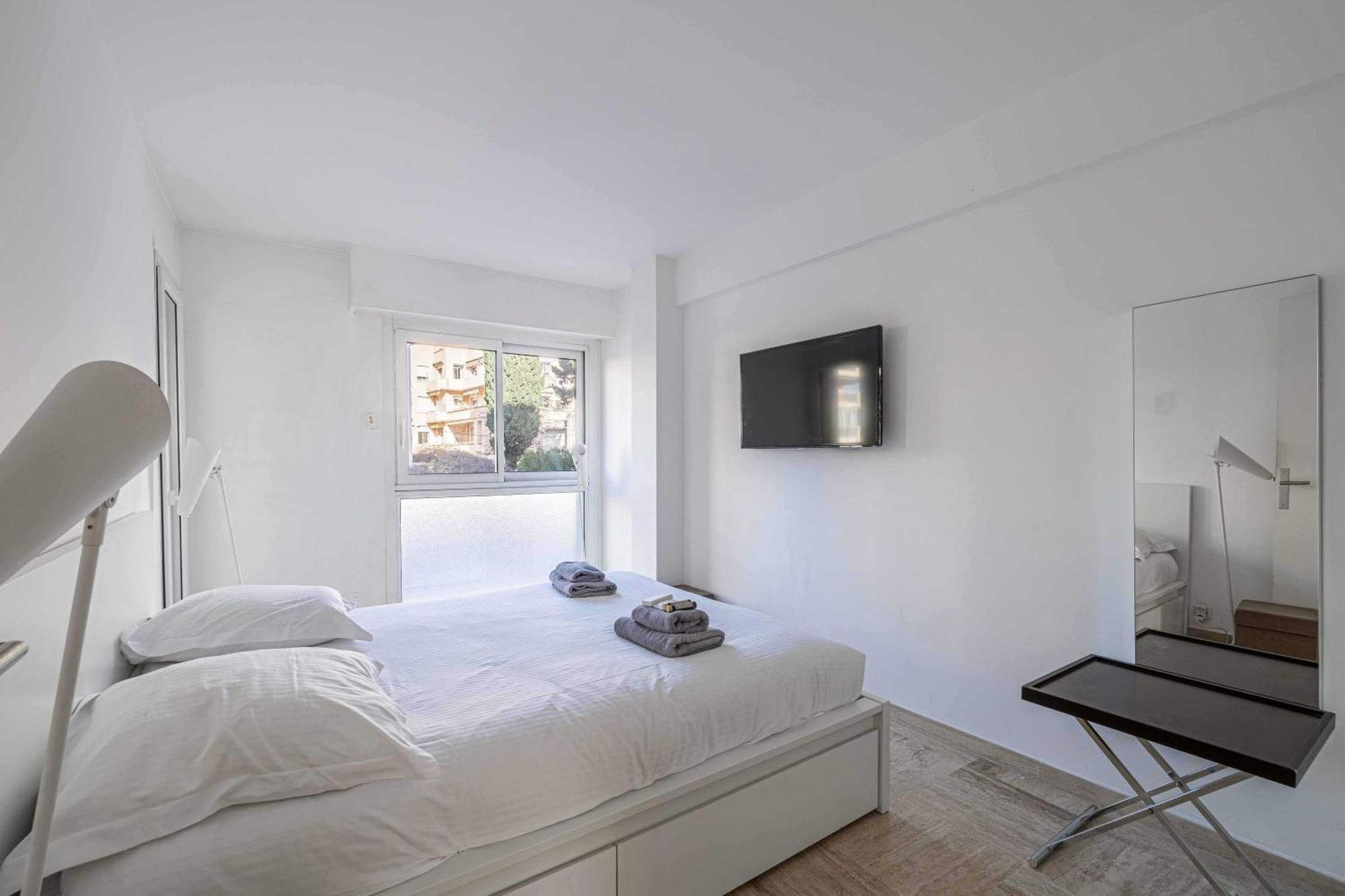 Charming On Boulevard Alexandre Iii Apartment *