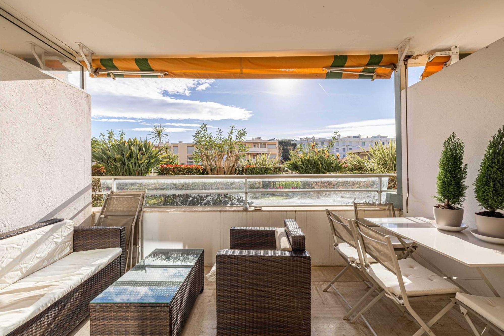 Charming On Boulevard Alexandre Iii Apartment Cannes