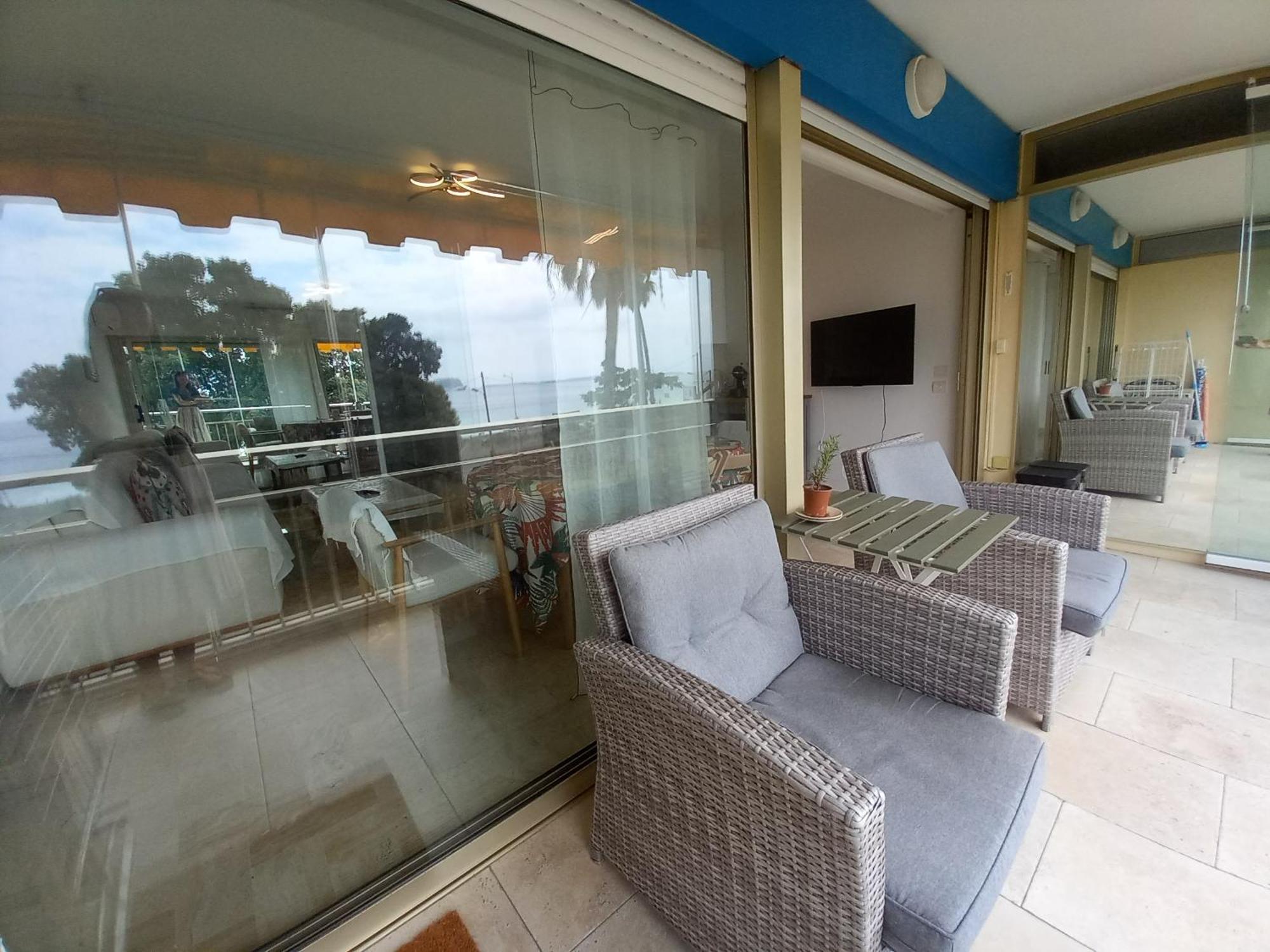 With Sea View *