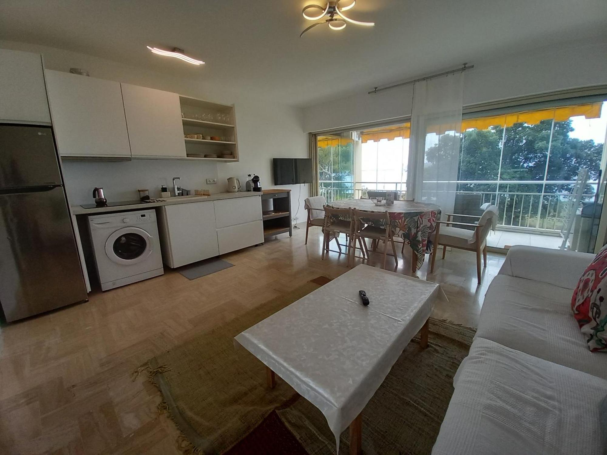 Apartment With Sea View Cannes