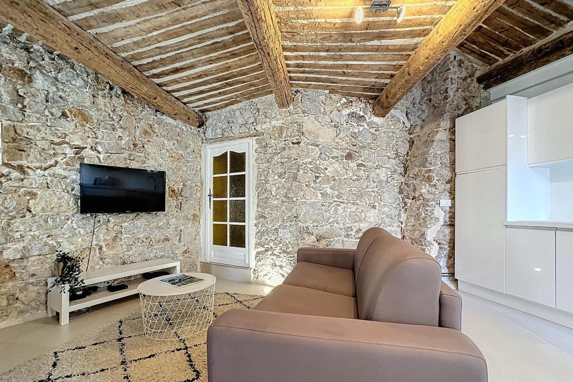 Providence - Suquet - Atypical In The Heart Of Le Suquet *