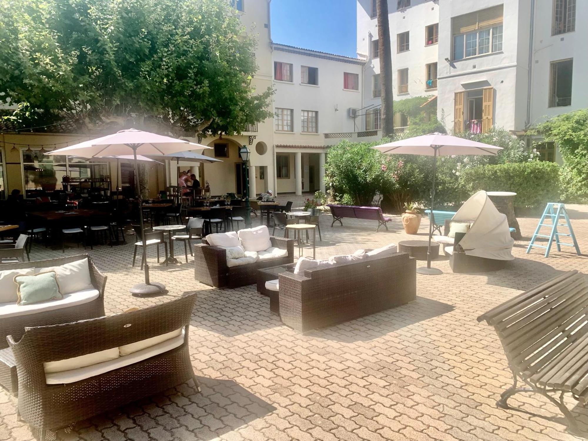 Santa Maria Hostel *