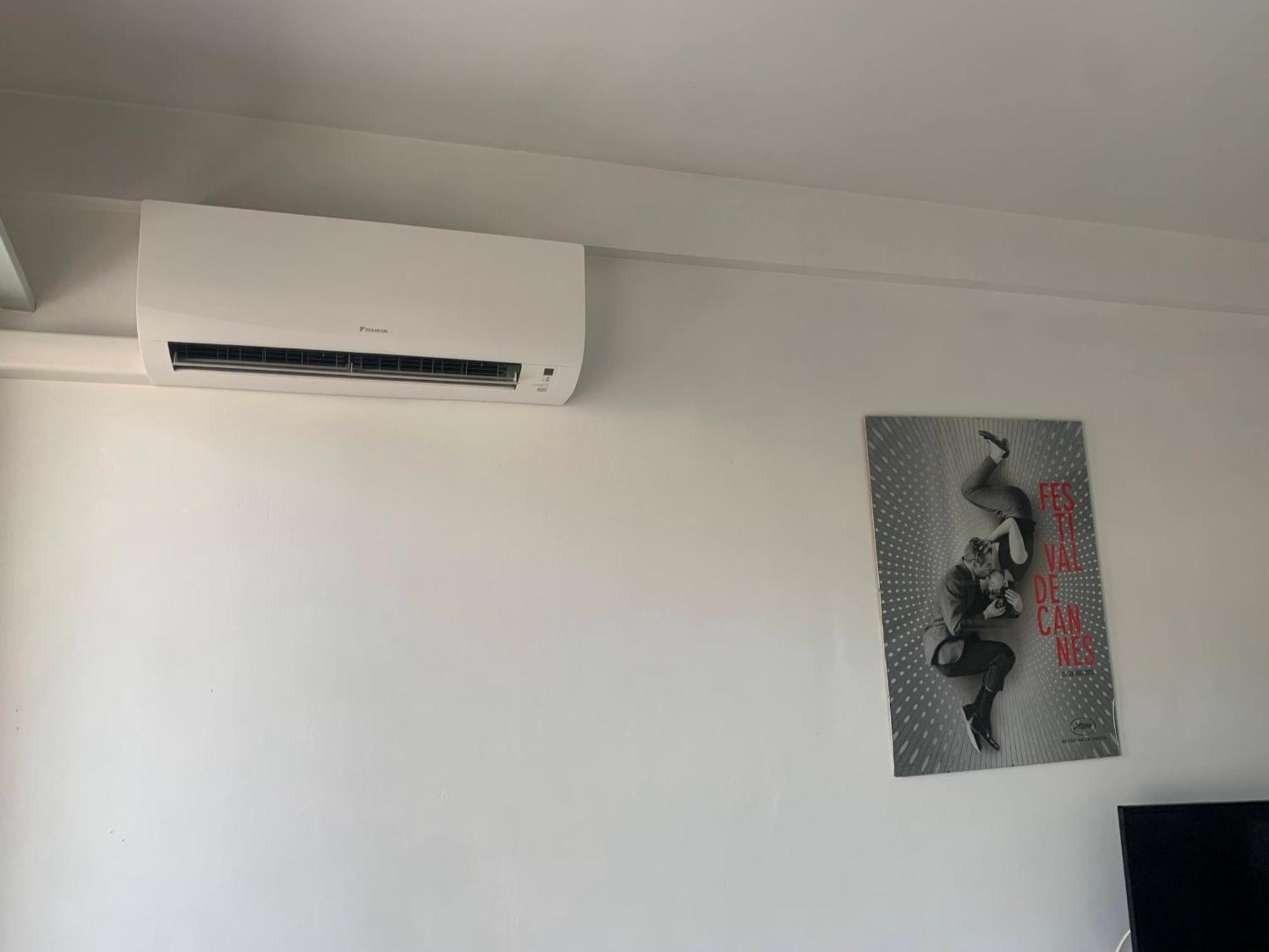 Center Terrace Ac Wifi 200 M From Sea Behind Martinez Appartement Cannes
