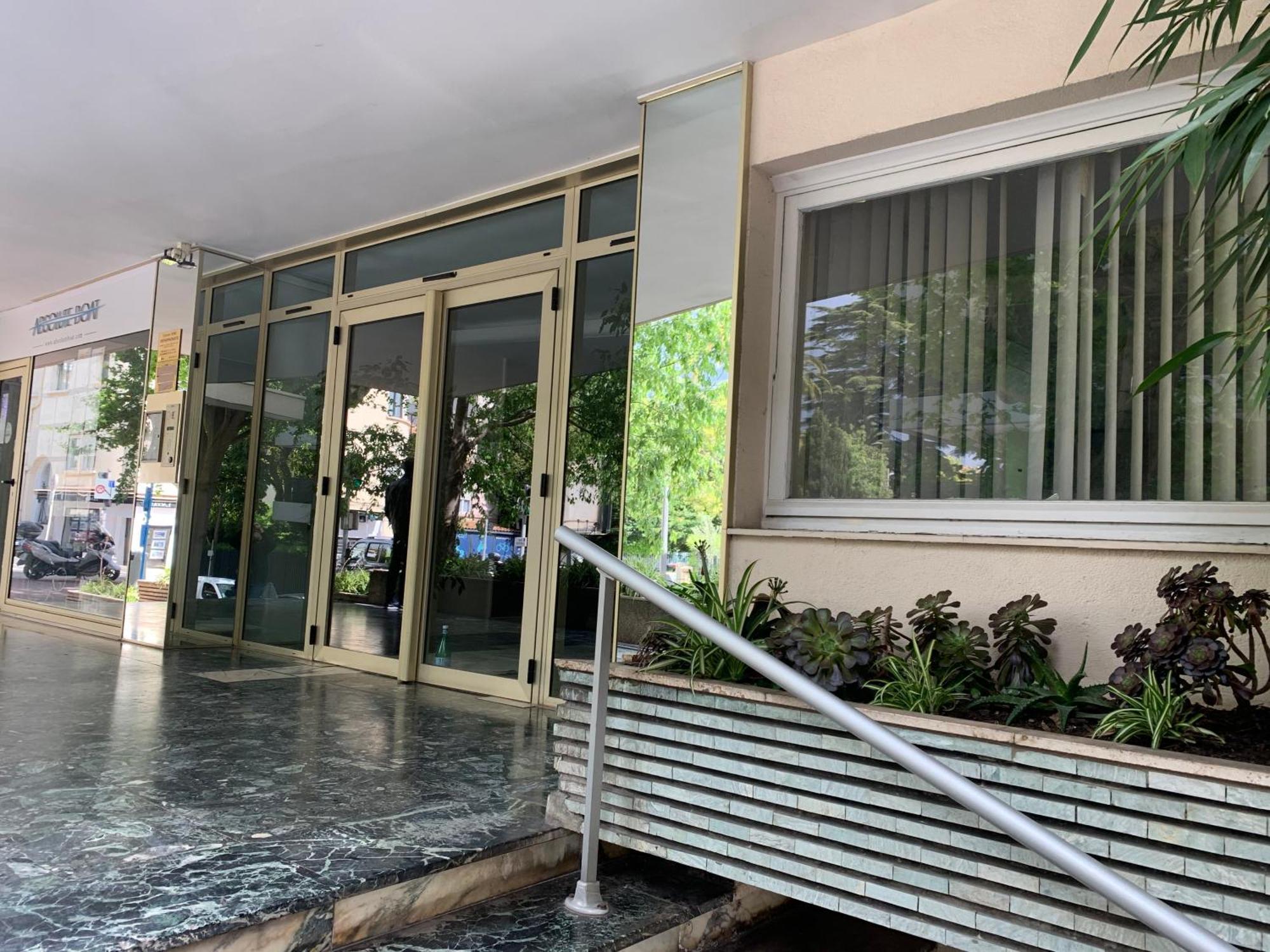 Appartement Center Terrace Ac Wifi 200 M From Sea Behind Martinez *