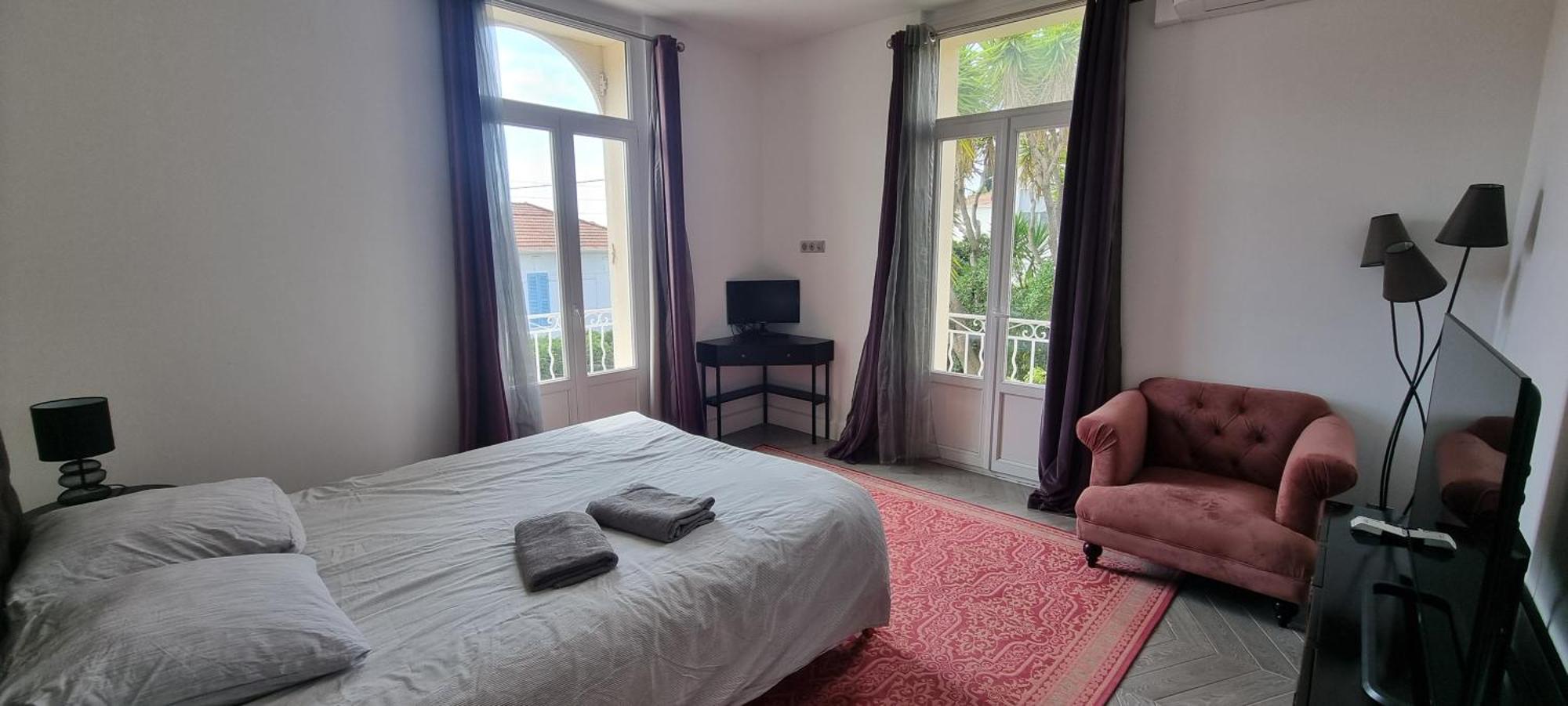 Superbe Maison 6 Ch, 4 Sdb, Terrasses Et Billard