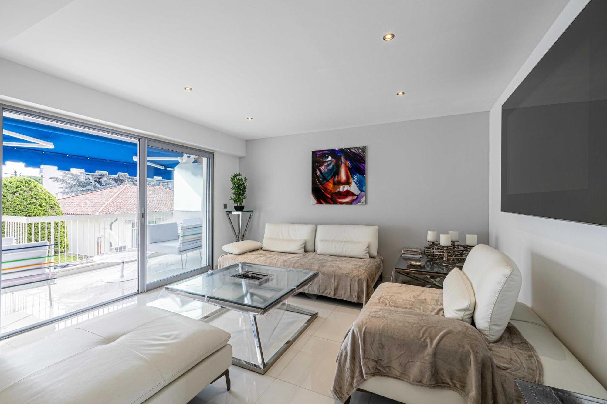 Beautiful With Sunny Terrace Apartment