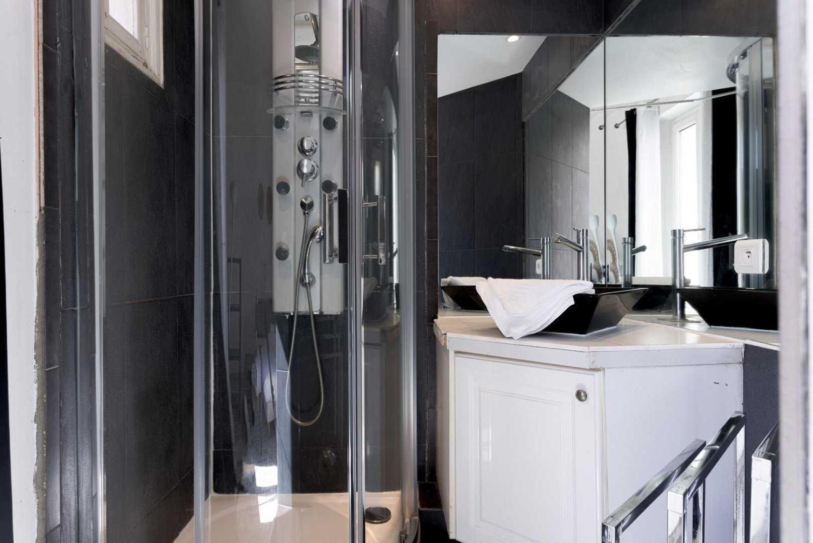 Elegant 2 - Bedroom Flat In