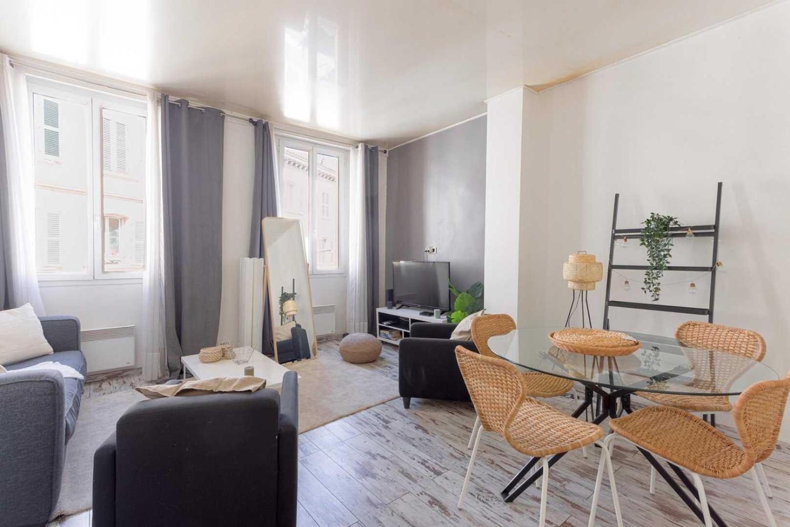 Elegant 2 - Bedroom Flat In Cannes