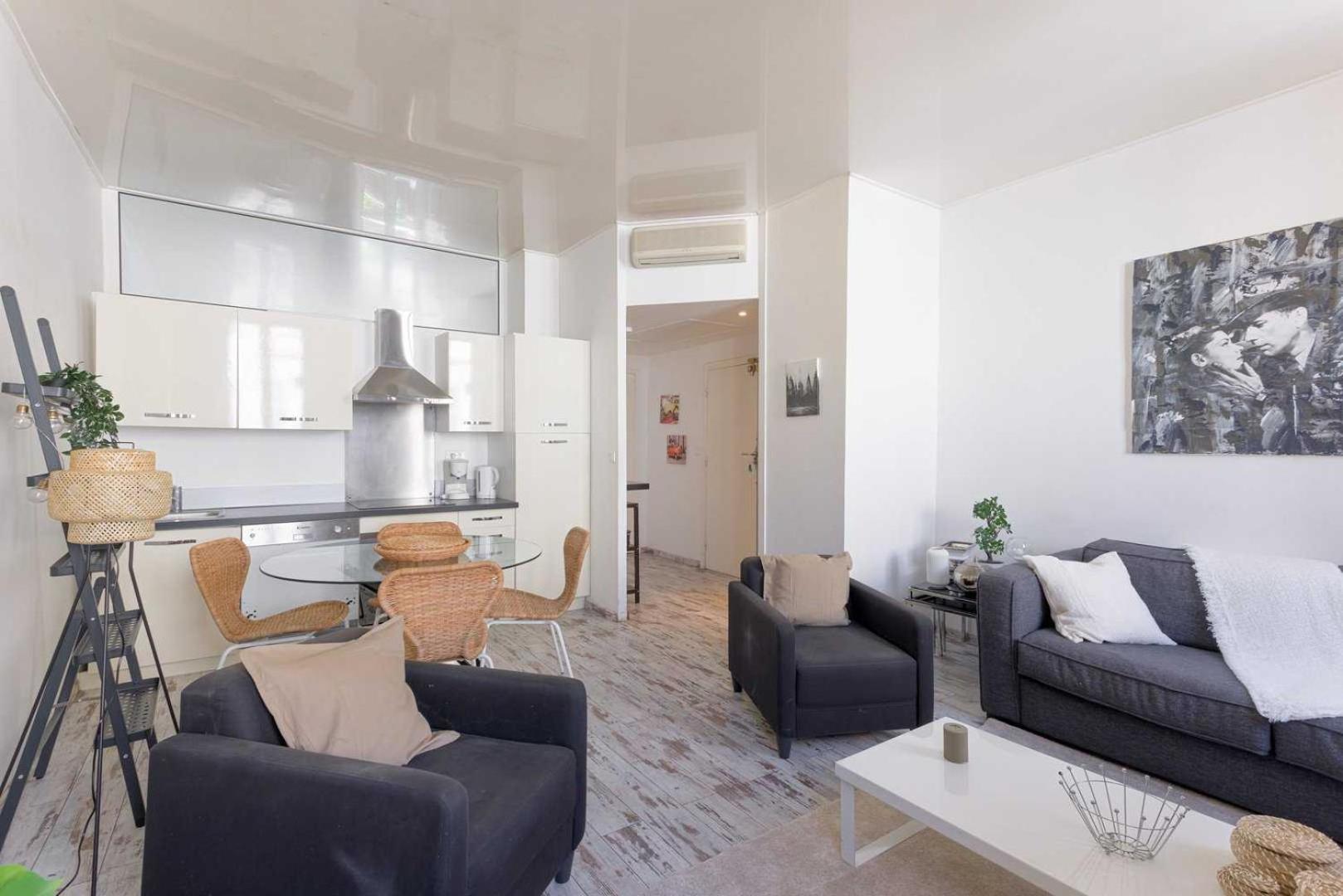 Apartment Elegant 2 - Bedroom Flat In