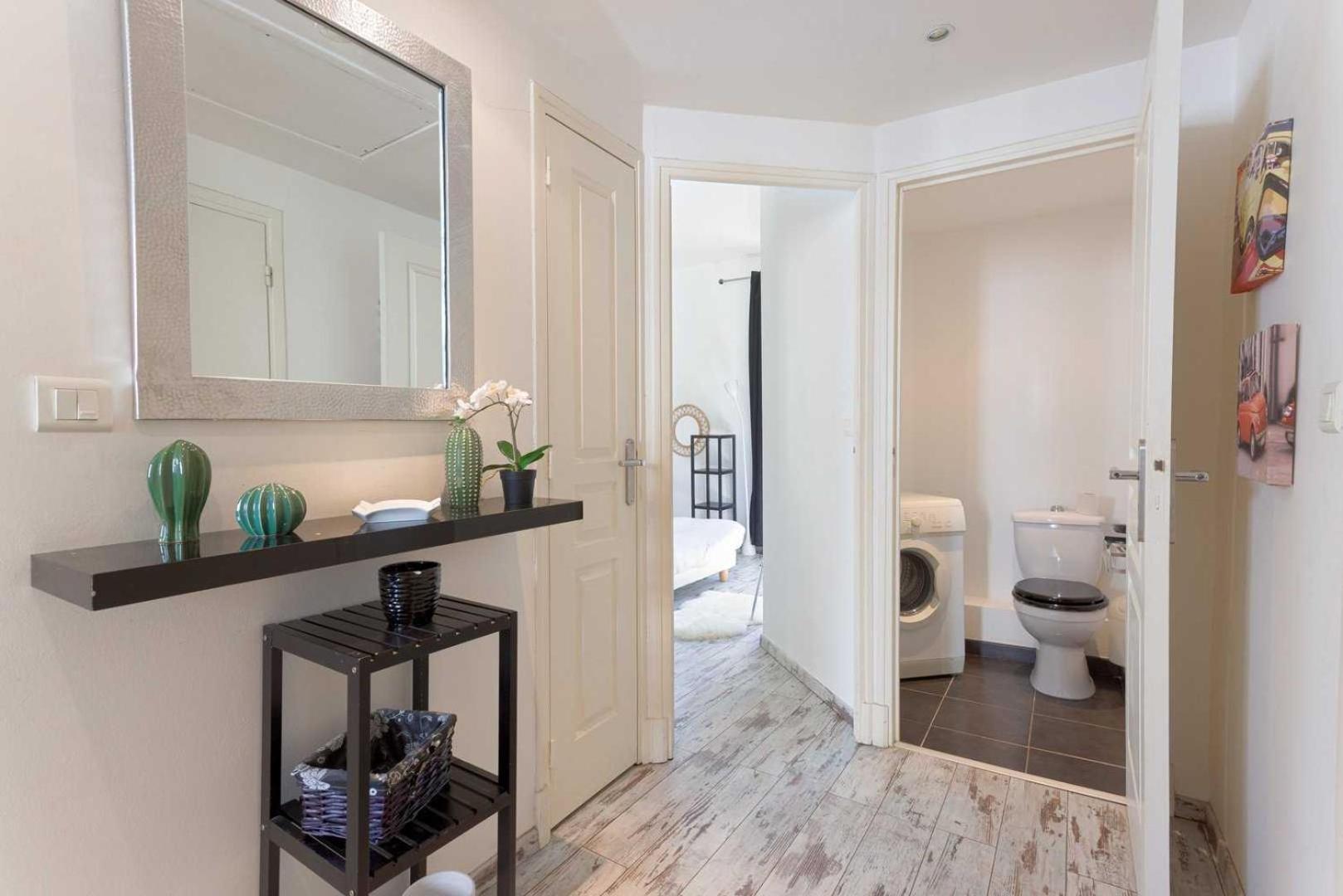 Elegant 2 - Bedroom Flat In Apartment Cannes