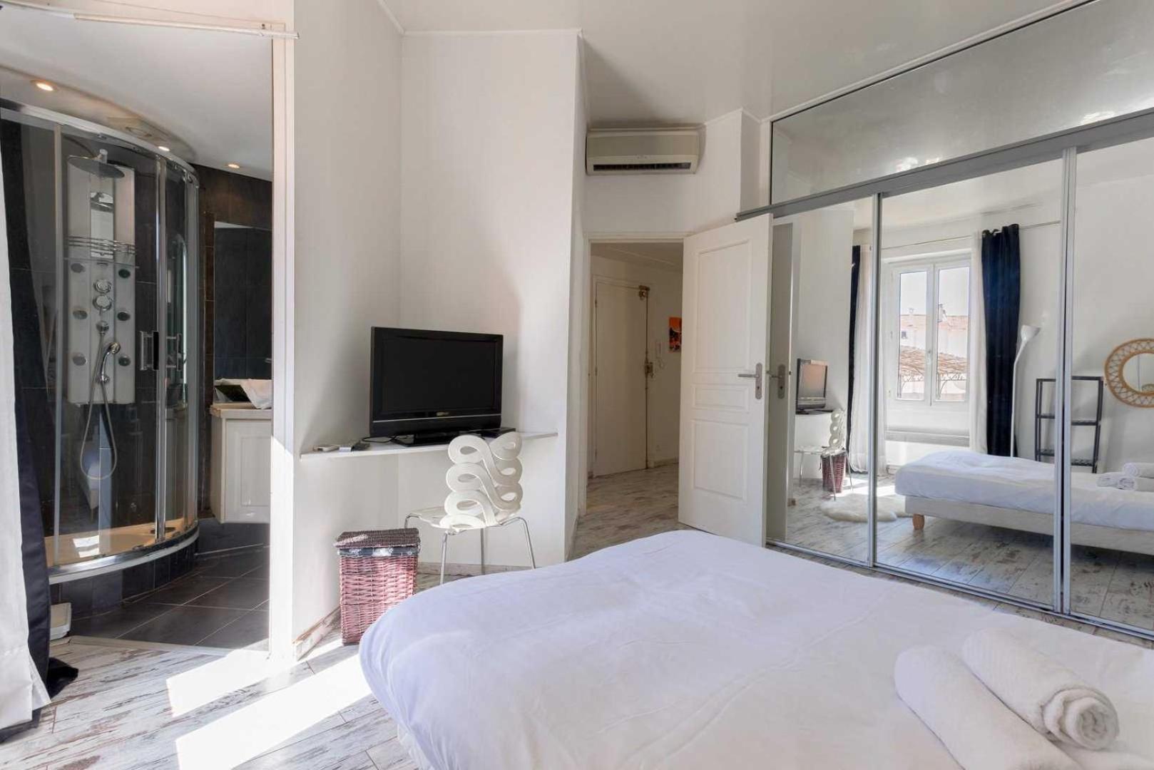 Elegant 2 - Bedroom Flat In Cannes