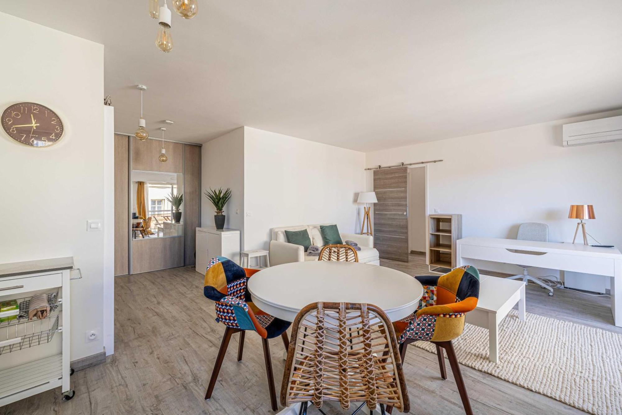Apartment Exceptional Spacious One Bedroom Flat In