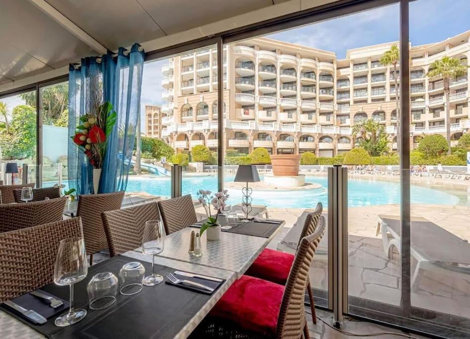 Apartment Cannes, Piscine - Vue - Terasse *