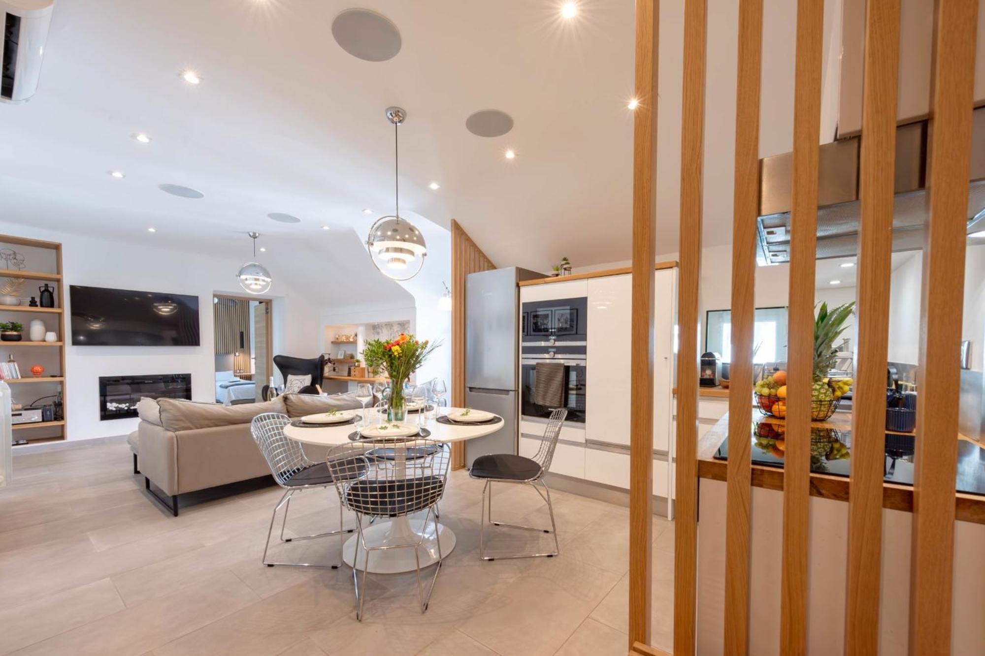 Cozy 2-br 1 Min From The Beaches