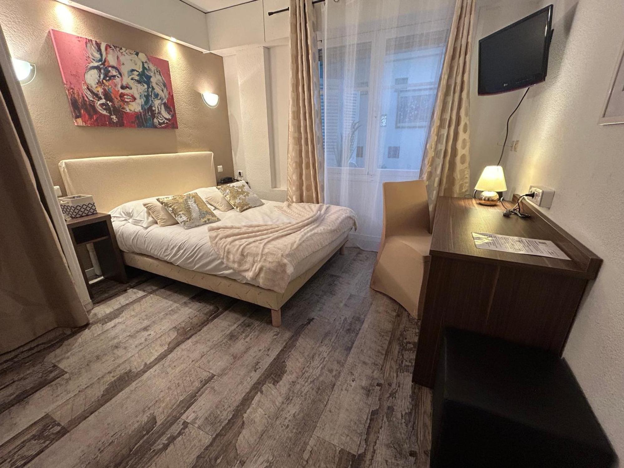 Hotel Ath Athenee 3*
