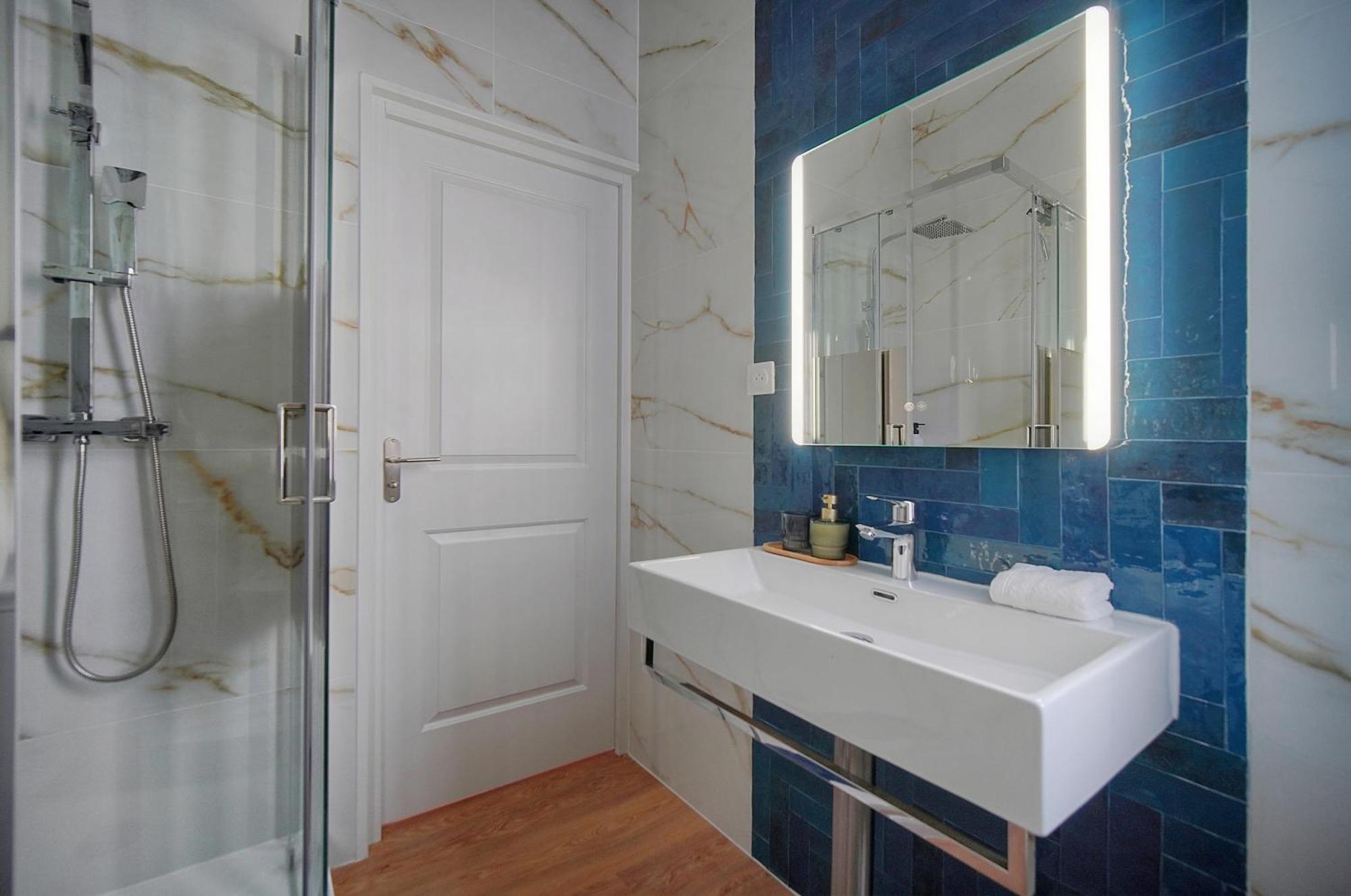Apartment New 2 Bed 2 Bath Ac Palais 8 Min Walk