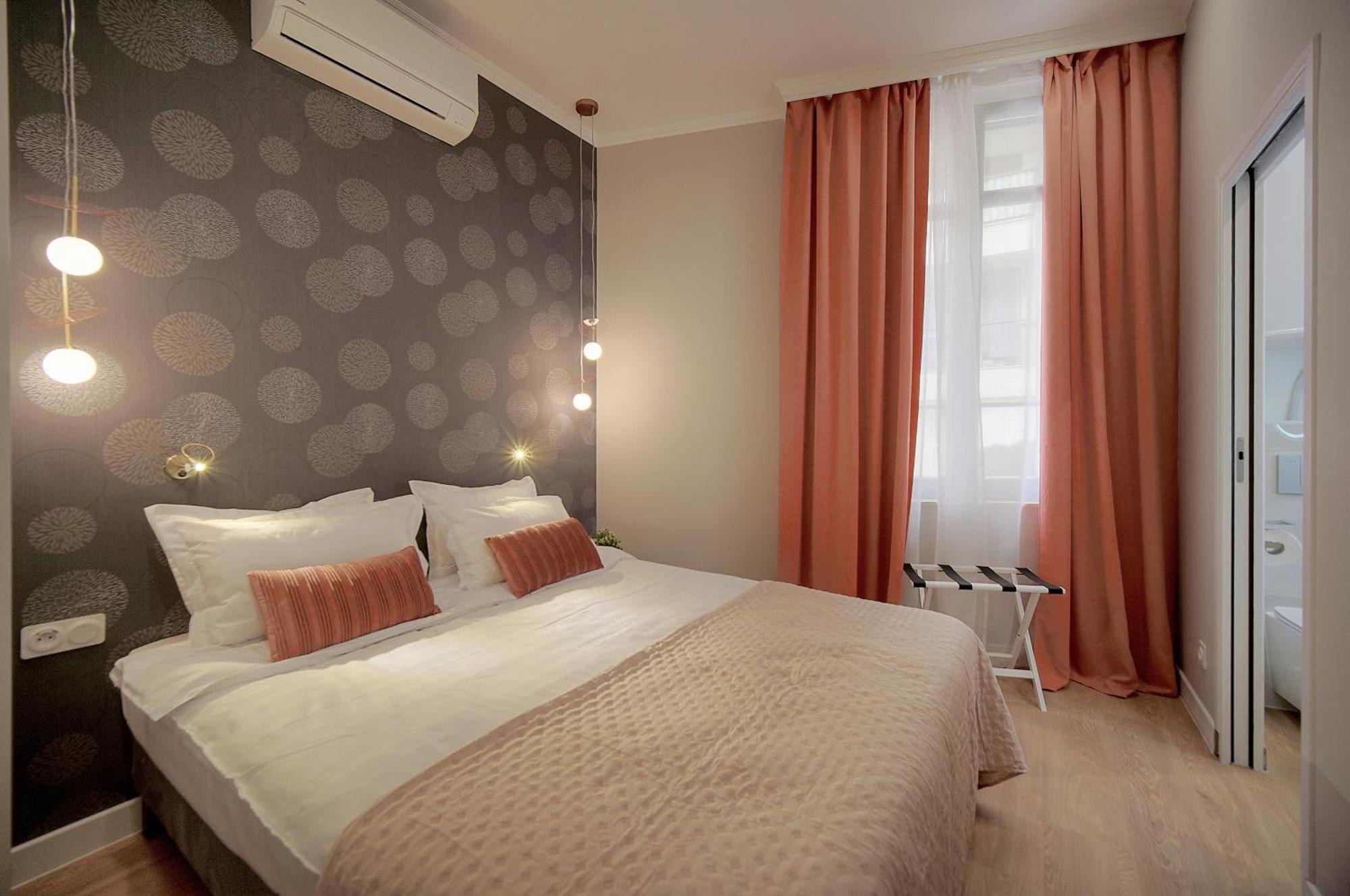 New 2 Bed 2 Bath Ac Palais 8 Min Walk *