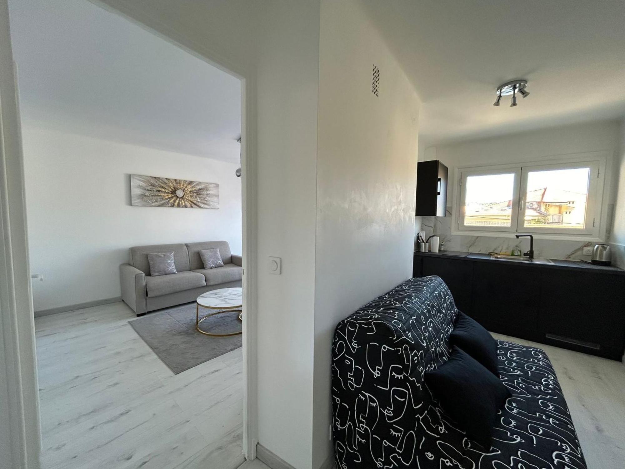 Marble Elegancy In Center * Cannes