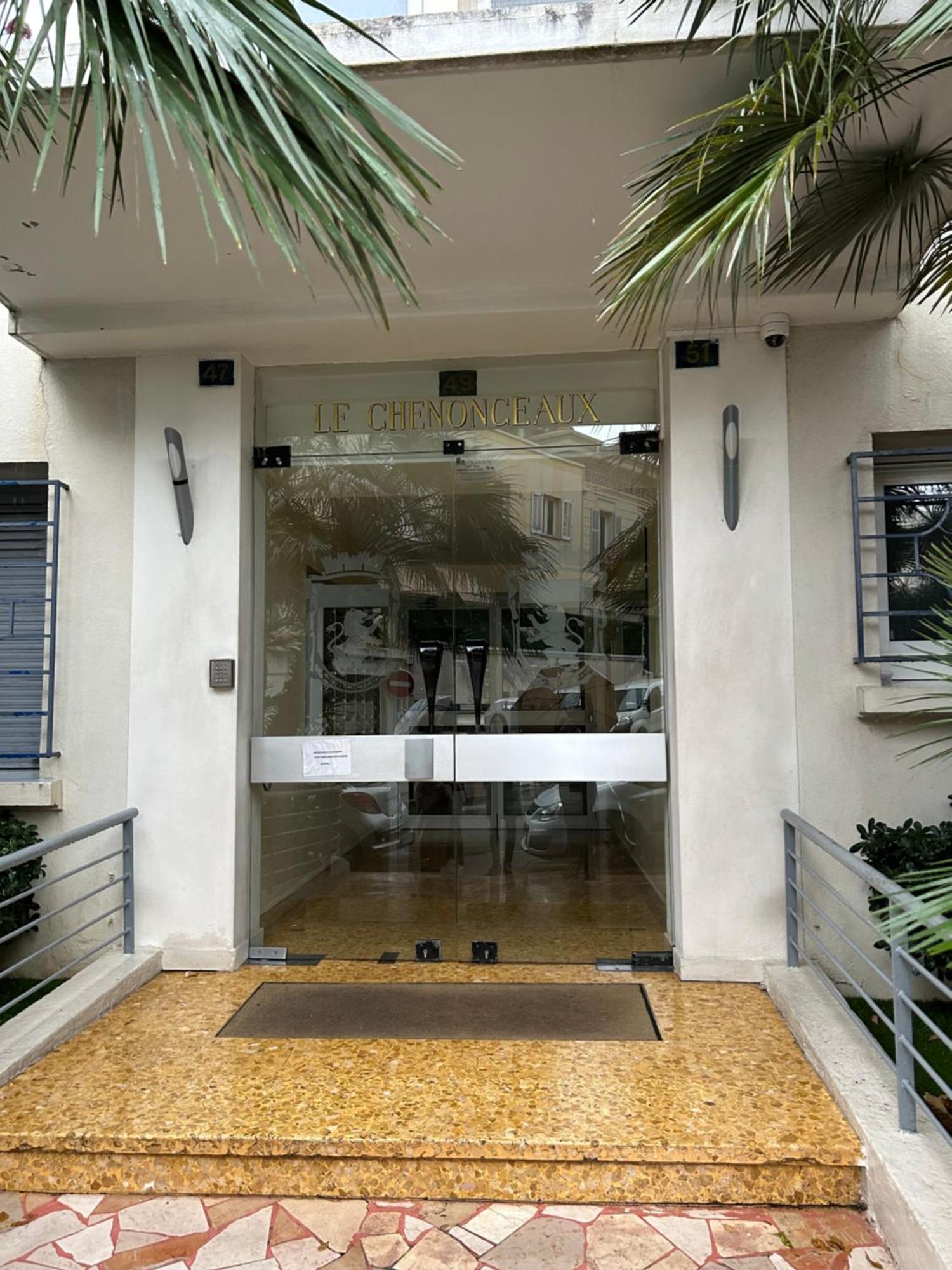 Marble Elegancy In Center