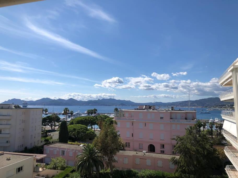 Amazing Sea View, Parking, Easy Access Apartment *