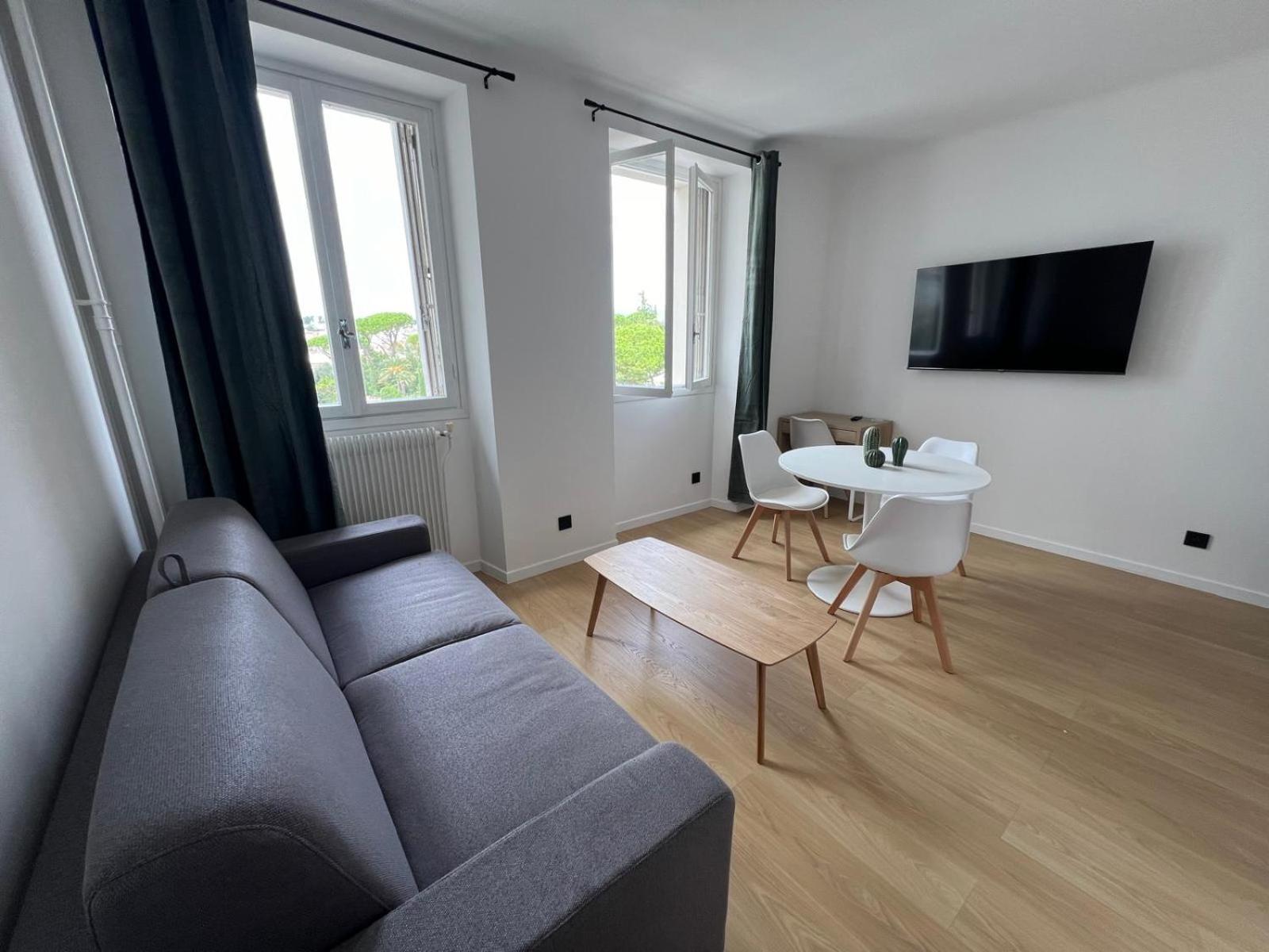 2 Pieces Le Gallia Apartment