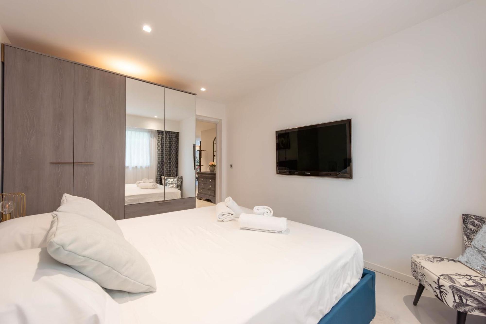 Rare! 2-br With Pools Access Private Parking Apartment Cannes
