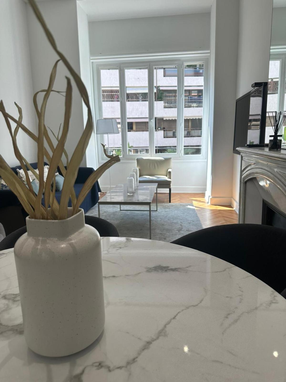Golden House Apartment *