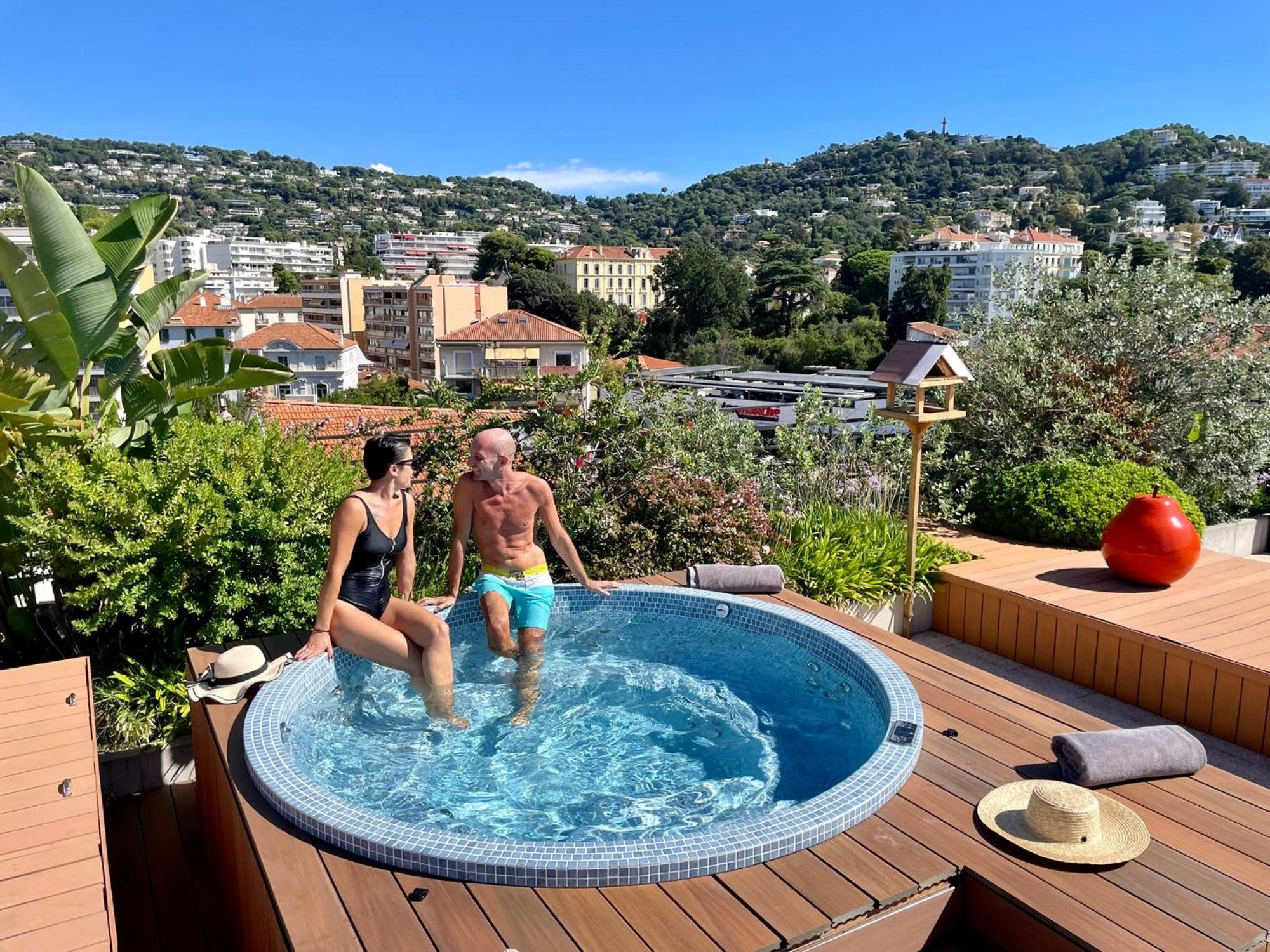 Western Premier Le Patio Des Artistes Wellness Jacuzzi Hotel