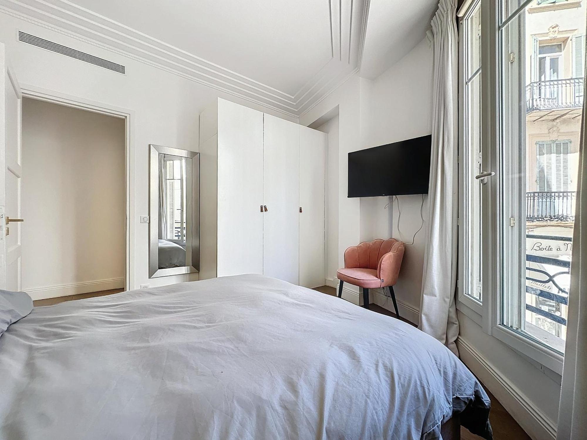 Apartment Intuition - 2 Pieces - Carre D Or