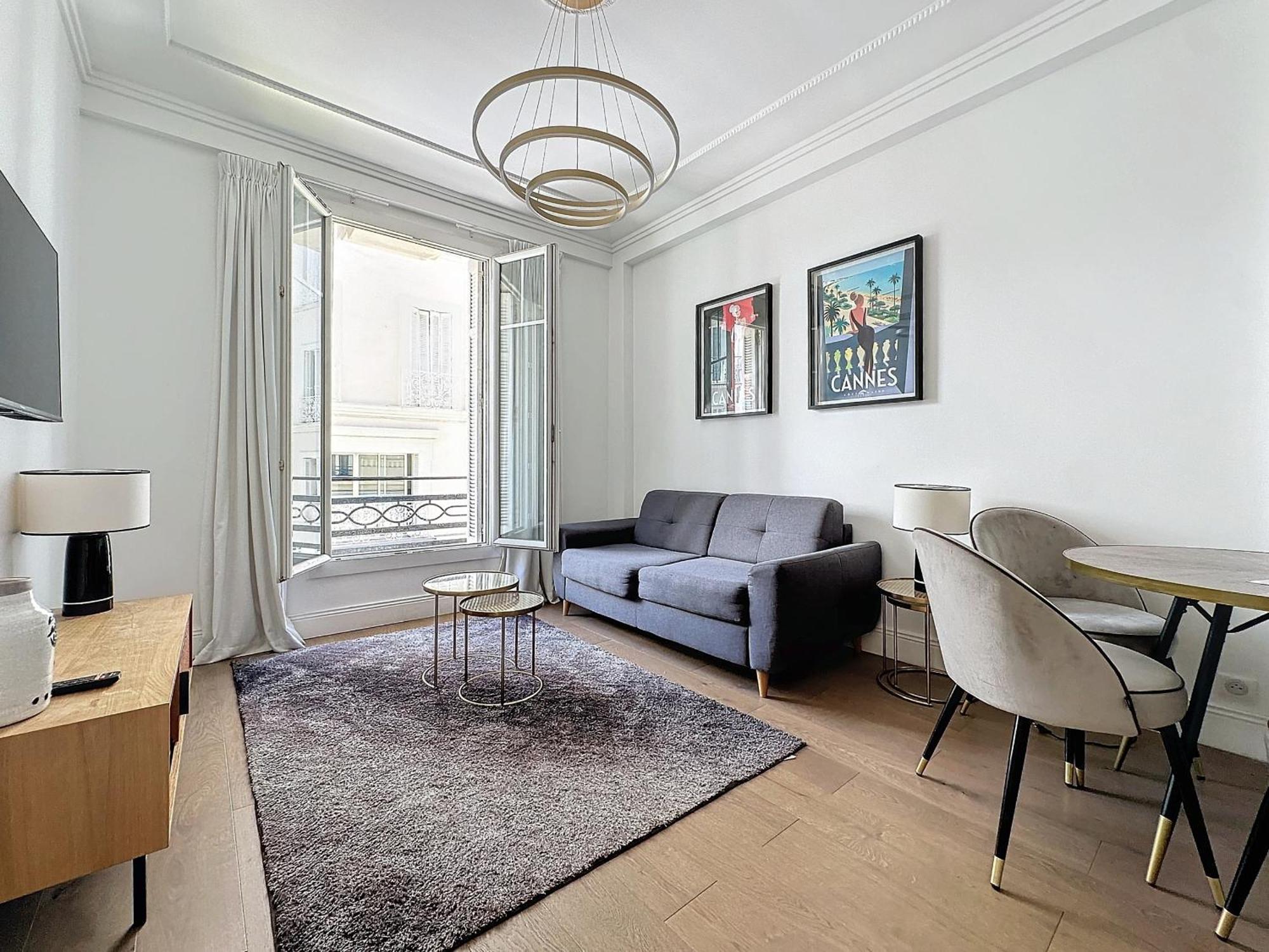 Apartment Intuition - 2 Pieces - Carre D Or