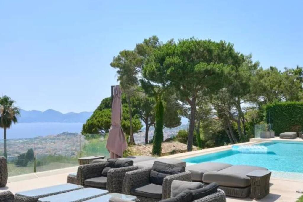 Villa Sunrise Contemporaine Sur Les Collines