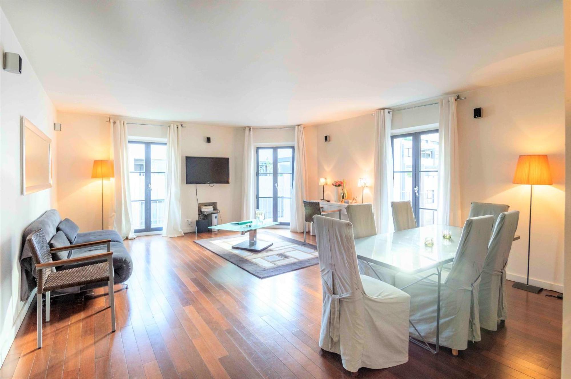 Gray D'albion 2 Bdr Apartment