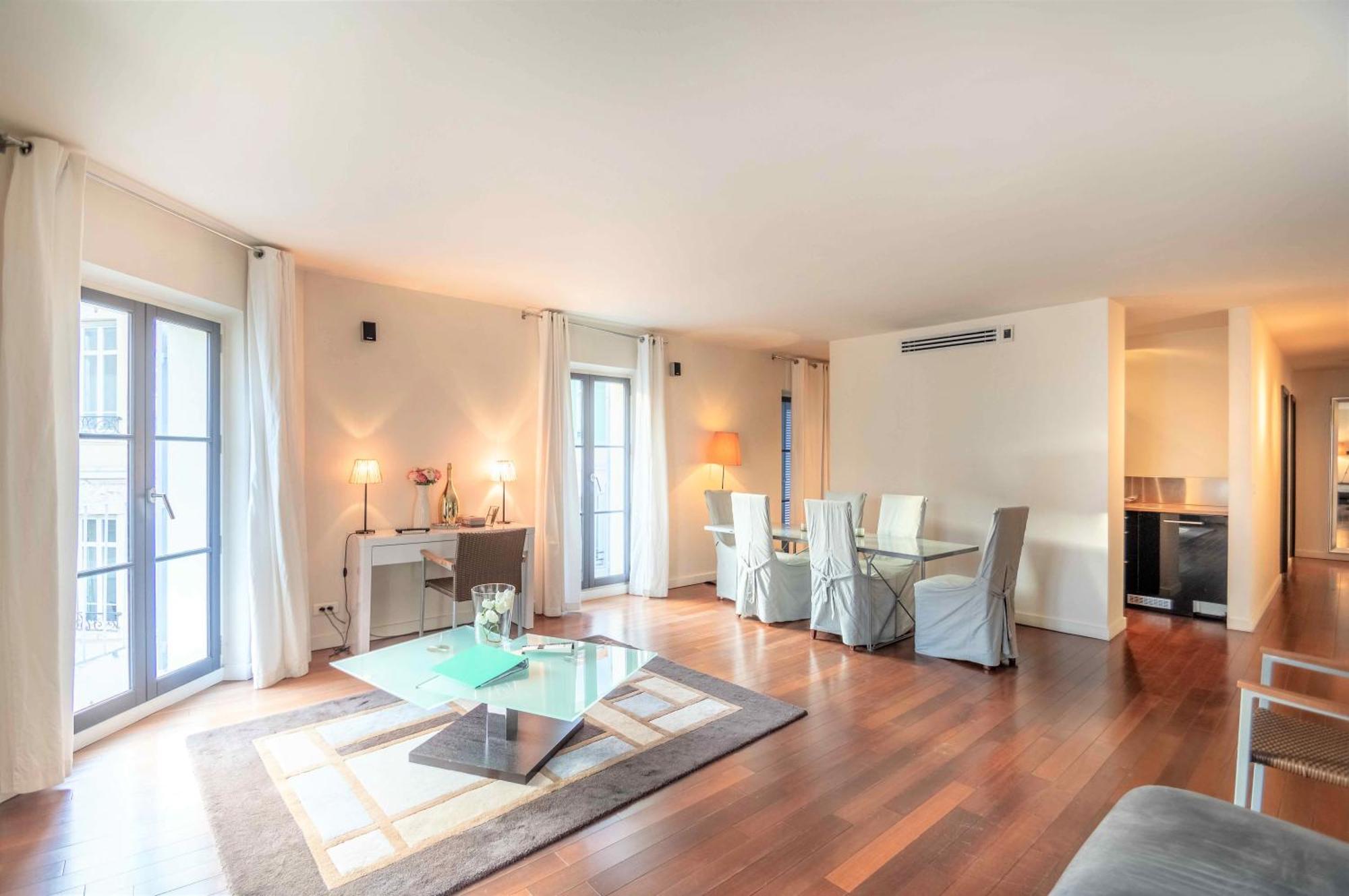 Gray D'albion 2 Bdr Apartment Cannes