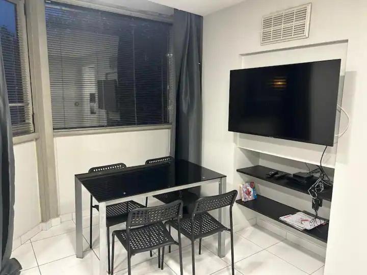 Appartement Superbe Avec Terrasse 2 Chambres, 4 A 5 Couchages Piscine, A Deux Pas Des Plages Et De La Croisette *