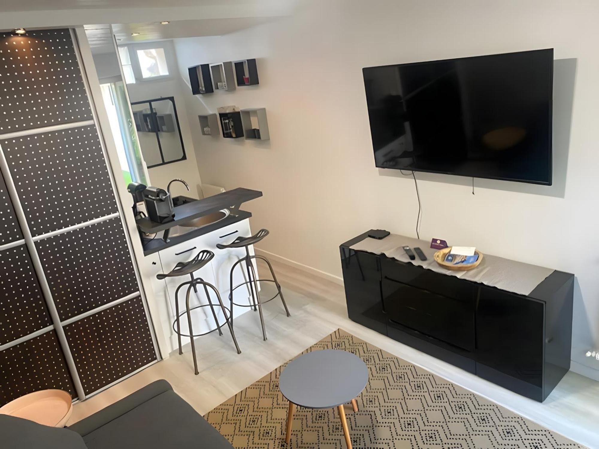 Apartment Tiny Modern Next To Croisette With Ac *