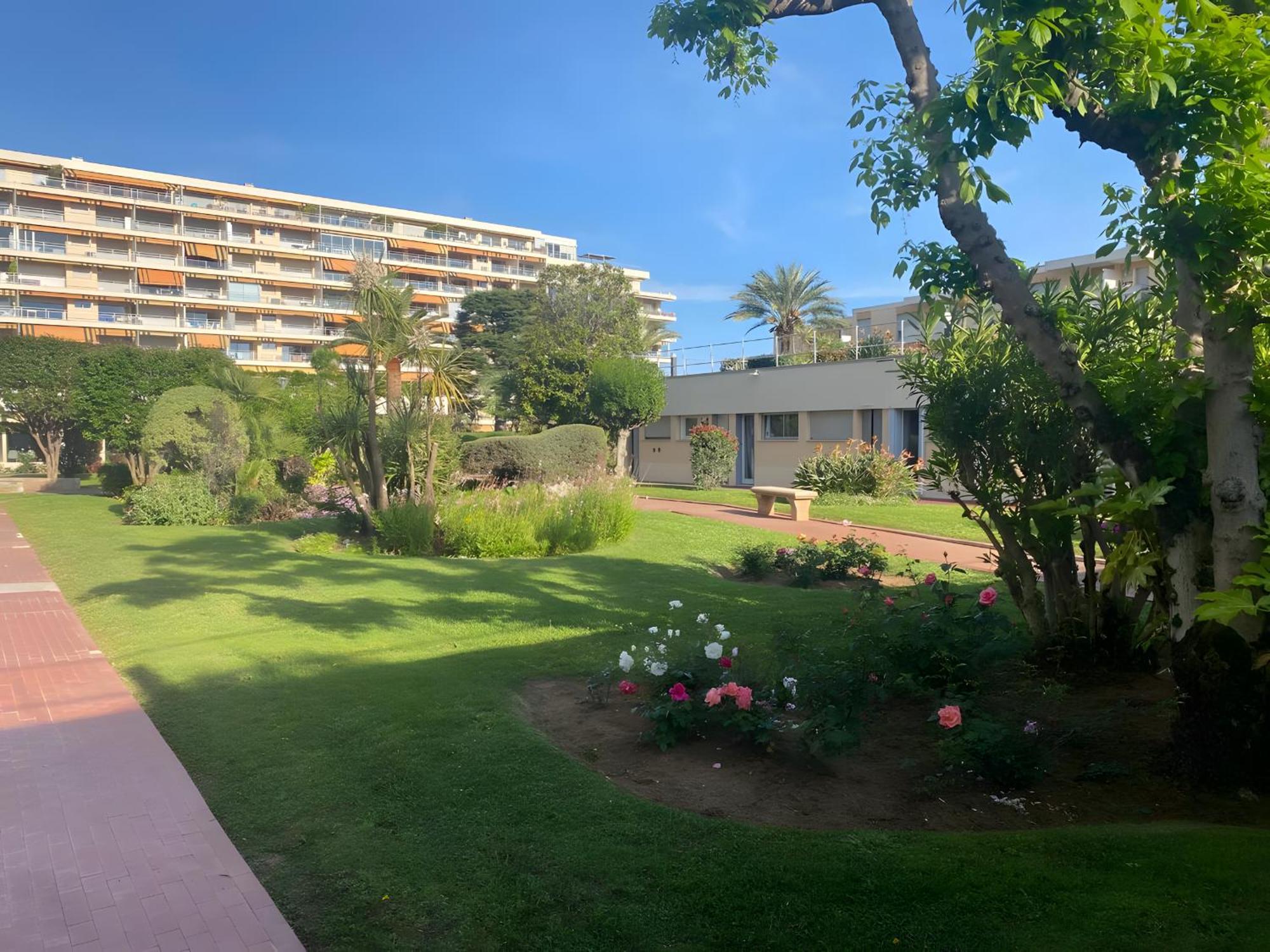 Apartment Tiny Modern Next To Croisette With Ac Cannes