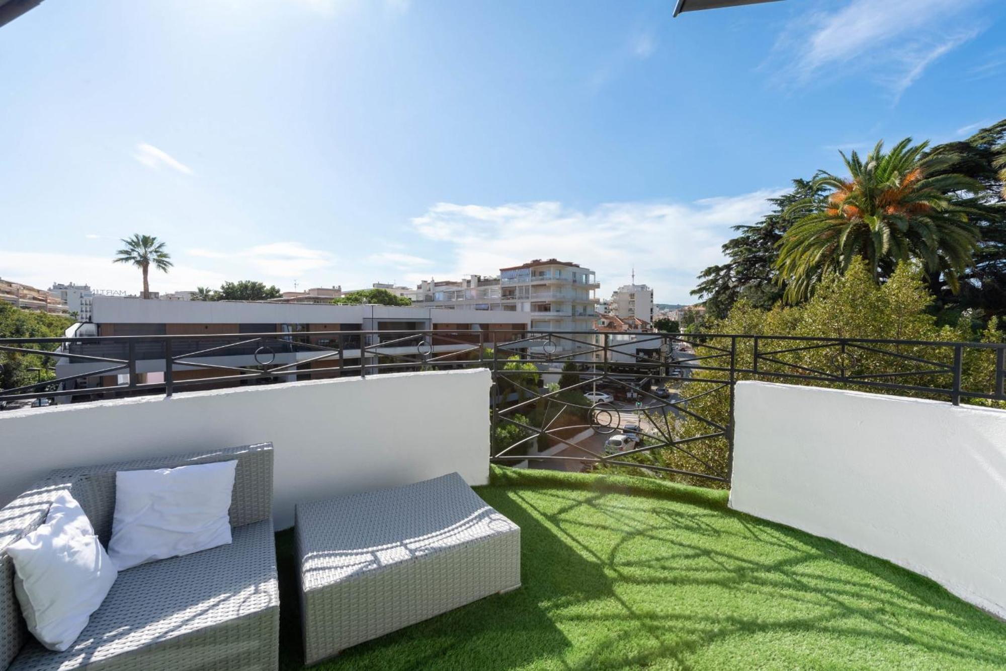 Duplex Walking From The Apartment Cannes