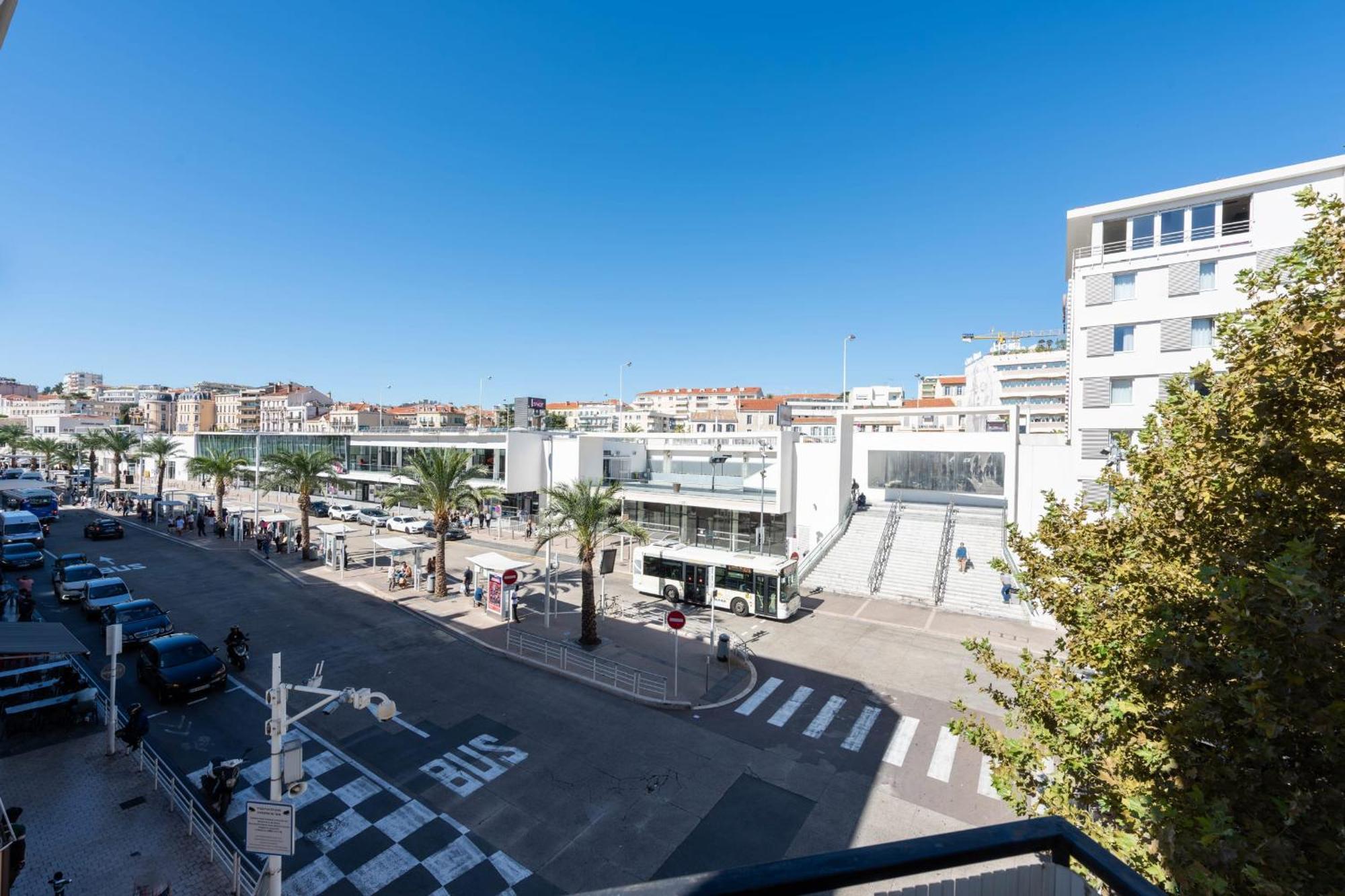 Downtown Walk To Beaches And Croisette