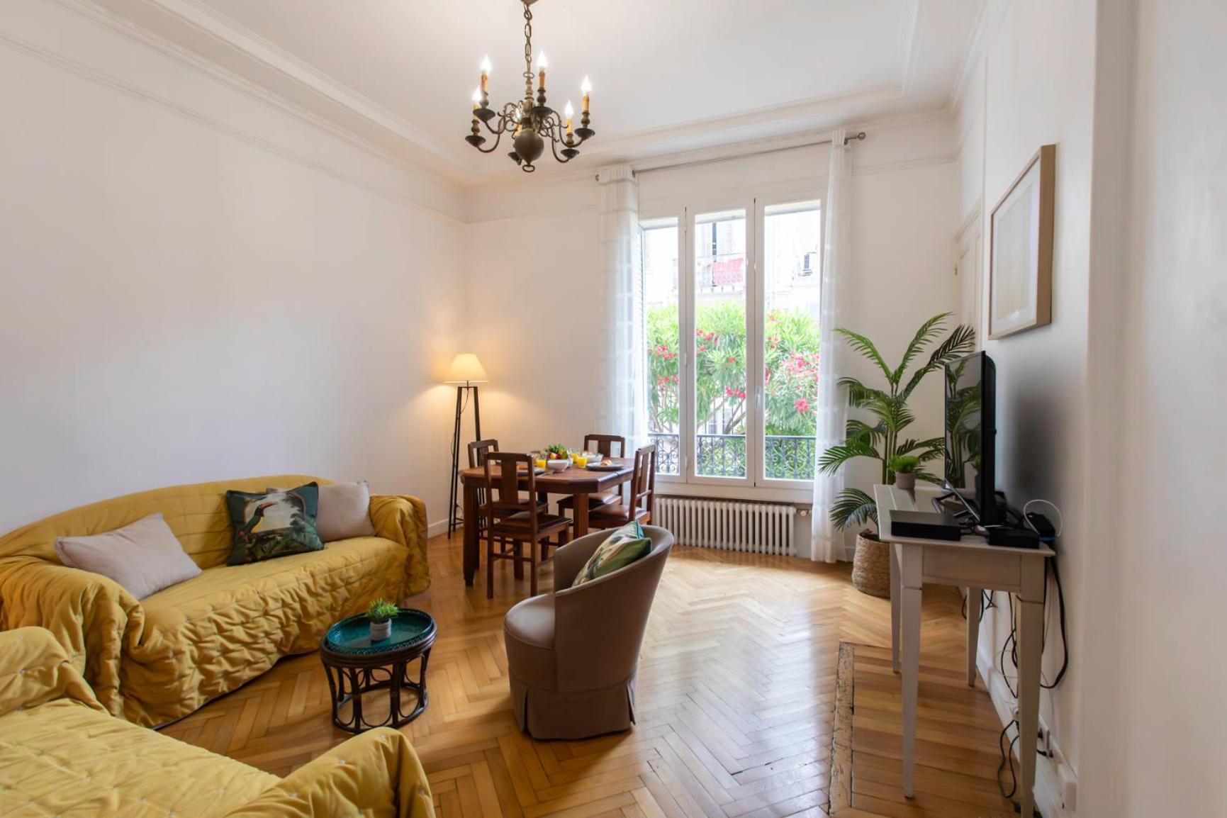 Holidays - Charmant, Authentique, 3 Chambres, Calme, Palais & Apartment Cannes